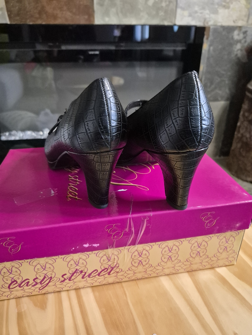 easy street Black Croc-Texture Mary Jane Pump - Picture 8 of 8